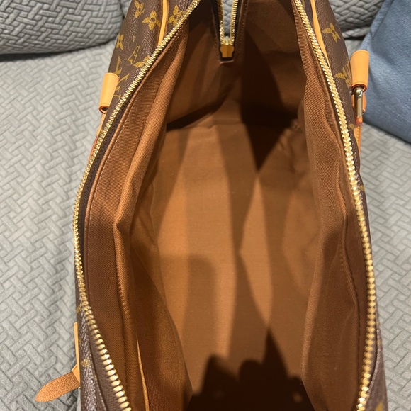 Luis Vuitton Carry on - Picture 6 of 14